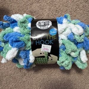 -Macaron (31 sk);Butterfly (88 sk) 
-Magenta (21 sk); -Paradise (10 sk)
150 sk